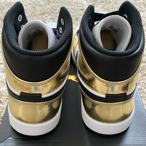 Jordan1 Mid Metallic Gold Black men’s size 11.5